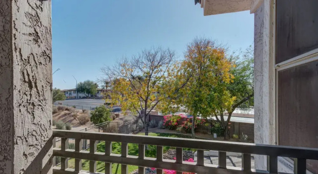Коттедж Lux Scottsdale Condo Overlooks 9th Hole Near Golf