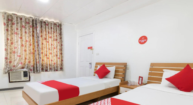 OYO 416 Lucky Hotel