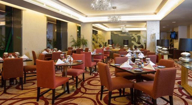 Люкс Royal Crowne Plaza Riyadh - RDC Hotel & Convention by IHG