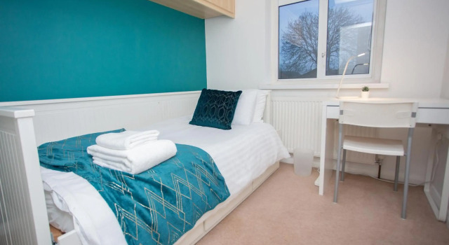 Cocooonstays Short Lets & Serviced Accommodation Hayes, Забронировать Отель Отели Middlesex с парковкой, Парковка