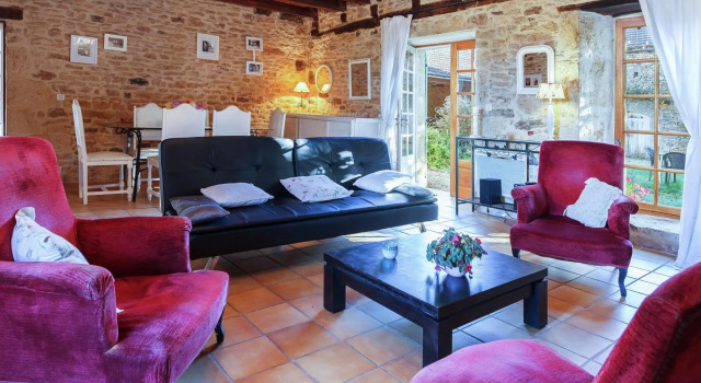 Forest Hideaway in Saint-caprais, Book Hotel Saint-Caprais France