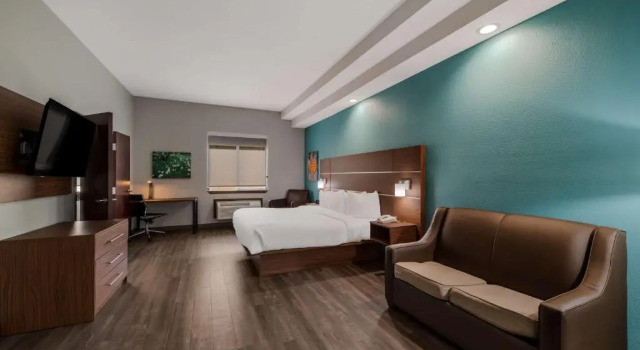 Двухместный люкс с 2 комнатами Best Western Plus Bowie Inn & Suites