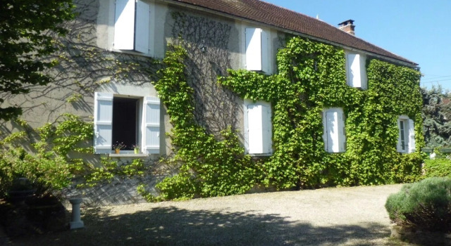 Chambre d'Hôtes Le Val Du Chapelain, Book Hotel Hotels in Burgundy with a Pool, Swimming Pool