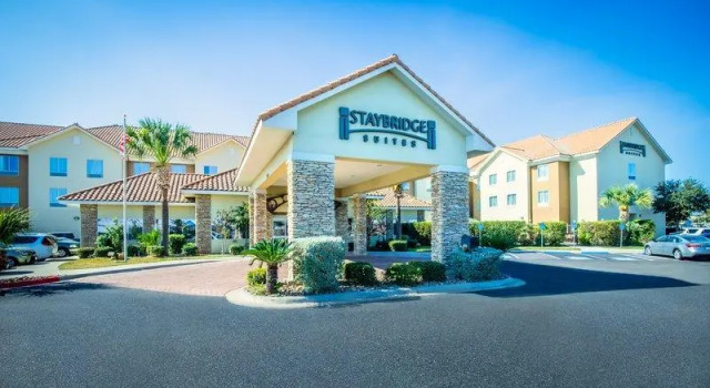Кровать в общем номере Staybridge Suites Laredo by IHG