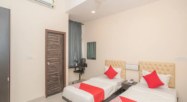 Capital O 12543 3 Square, Varaa Hotelli Hotellit Bangalore pysäköinnillä, Pysäköinti