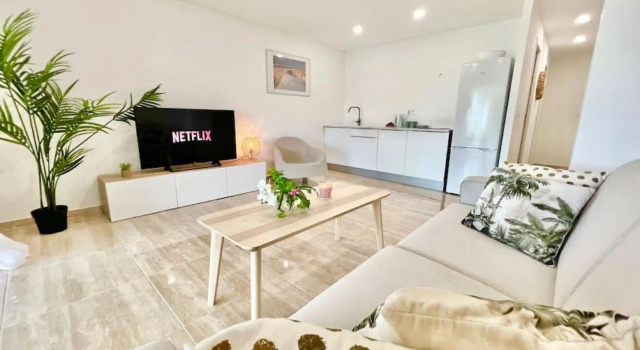 Maracuja 5, Orient Bay village, walkable beach at 100m