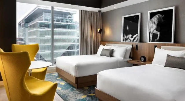 Номер Standard Humaniti Hotel Montreal, Autograph Collection