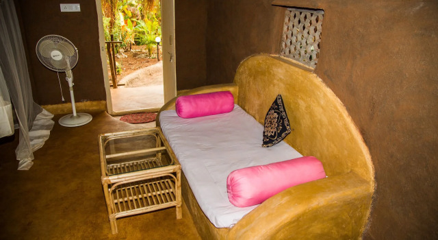 Banyan Tree Yoga, Book Guesthouse Ashvem Goa