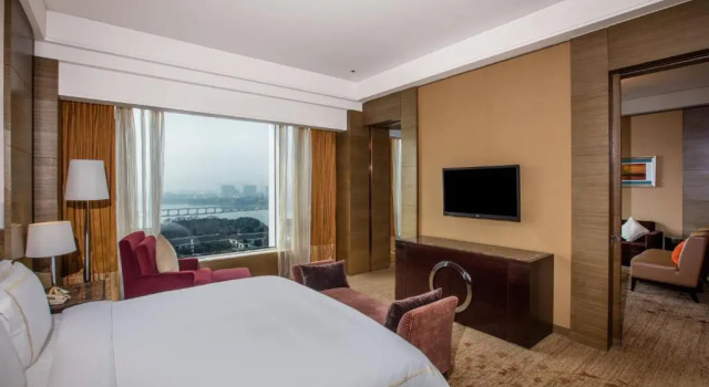 Двухместный люкс c 1 комнатой Crowne Plaza Nanjing Jiangning by IHG