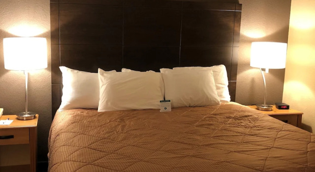 Двухместный номер Standard Boarders Inn & Suites by Cobblestone Hotels - Fayette