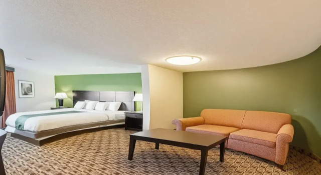 Двухместный люкс Luxury Отель Coratel Plus Suites Wichita West Airport