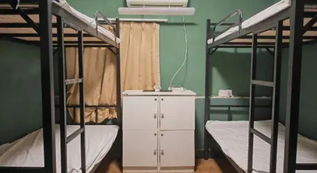 Кровать в общем номере (мужской номер) Qingdao 960 Youth Hostel Badaguan Sketching Base