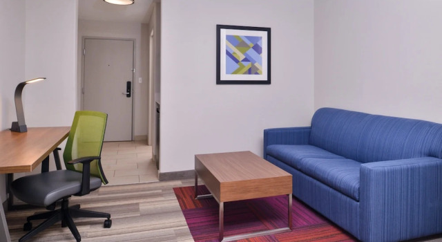 Двухместный люкс Holiday Inn Express Hotel & Suites Elgin by IHG