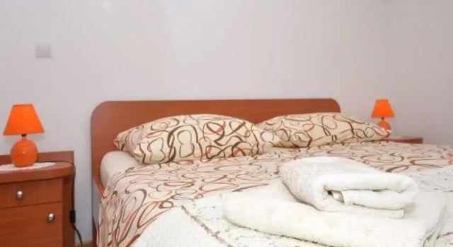 Bright Kaštela Apartment With Balcony and Private Parking, Забронировать Апартаменты/квартира Каштела Сплитско-Далматинская жупания