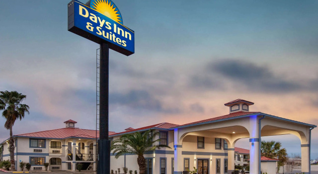 Days Inn & Suites by Wyndham Braunig Lake, Buchen Sie Hotel Hotels in Bexar County mit Frühstück, Frühstück