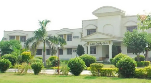 Hotel Lotus Nikko Kushinagar, Забронировать Отель Кушинагар штат Уттар-Прадеш