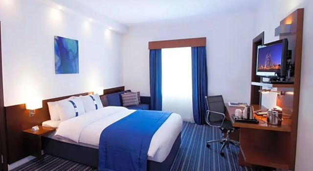 Люкс Holiday Bahrain Hotel