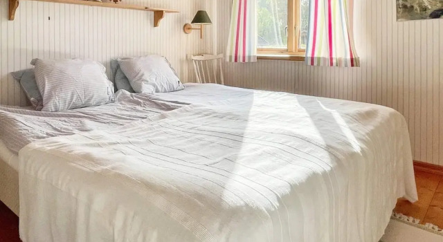 7 Person Holiday Home in Rockneby, Book Feriehus Sommerhuse i Småland, Hytte