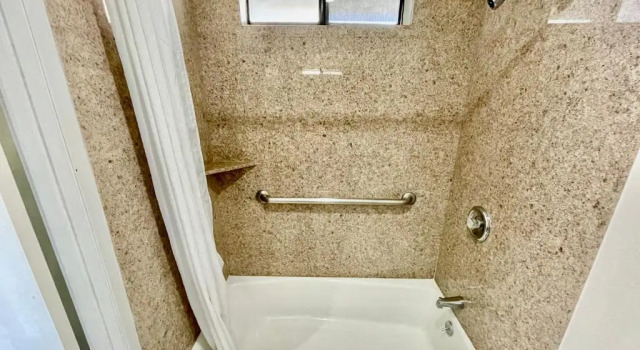 Четырёхместный номер Standard Rodeway Inn Santa Ana - Garden Grove