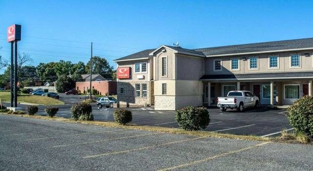 Econo Lodge & Suites