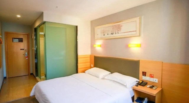 Номер Superior 7Days Premium Zhangjiajie Railway Station Square