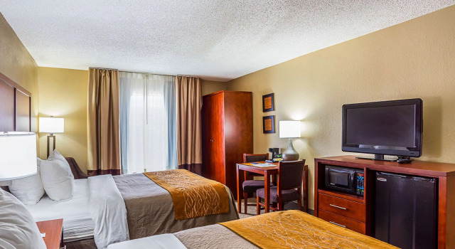 Четырёхместный номер Standard Comfort Inn University Area