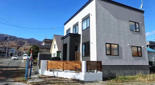Furano CUBE SUGAR-方糖民宿,步行8min到雪场,3 brs,Max 6ppl, Varaa Hotelli Hotellit Hokkaido pysäköinnillä, Pysäköinti