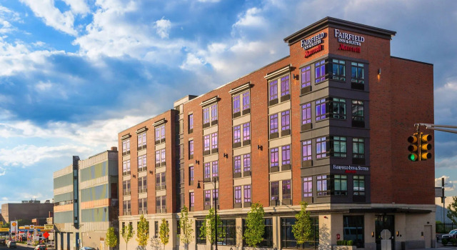 Кровать в общем номере Fairfield Inn & Suites by Marriott Boston Cambridge