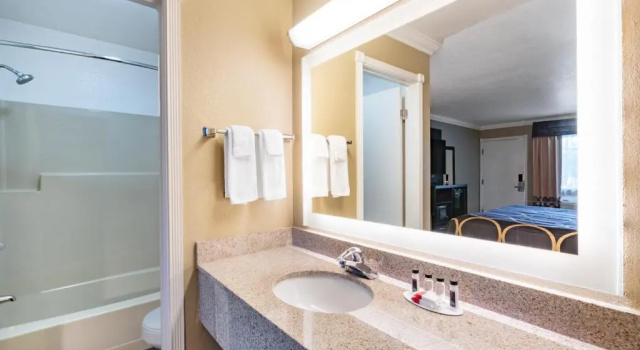 Номер Superior The Orchard Hotel Ukiah Wine Country Free Breakfast, Pool, & Hot Tub