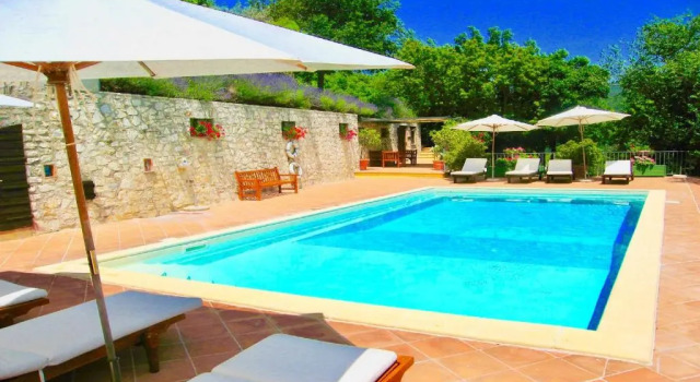 Коттедж Vicolo - sleeps 5 with air con, wifi, balcony for dining and pool