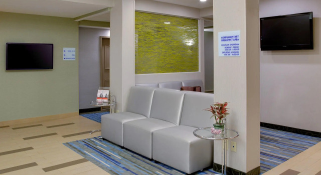 Holiday Inn Express Hotel & Suites Meadowlands Area, Rezerwuj Hotel Carlstadt Meadowlands