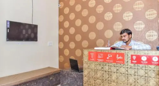OYO 24972 Hotel Crown Inn, Забронировать Отель Отели Рохтак с завтраком, рядом с Железнодорожная станция Рохтак, Завтраки