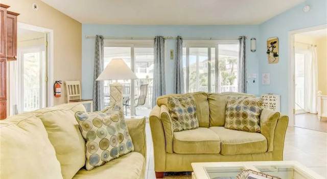 Ocean Walk, 2 Bedrooms, Sleeps 6, Ocean Views, New Pool, Забронировать Отель Отели Палм-Кост с бассейном, Бассейн
