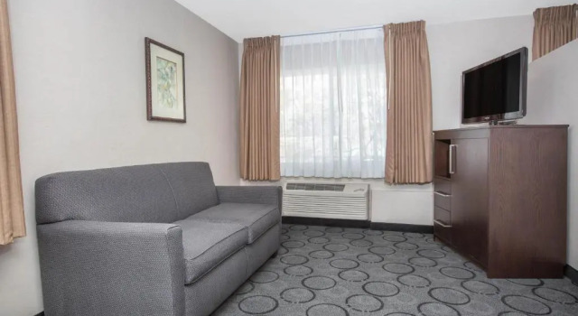 Четырёхместный Studio Suite Baymont by Wyndham San Diego Downtown