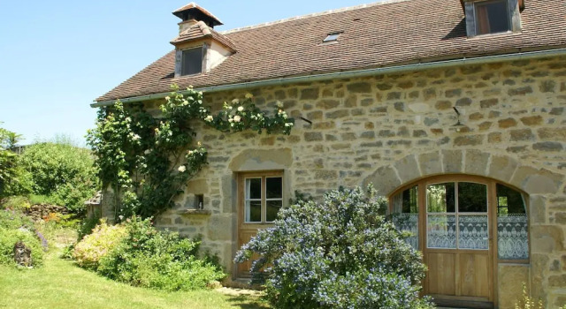 Spacious Holiday Home in Alvignac with Swimming Pool