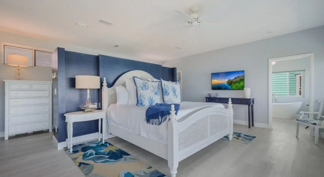 Flamingo Bay 4 Bedroom Home by RedAwning, Забронировать Дом для отпуска Холмс-Бич Sarasota Area, рядом с Парк "Бэйфронт" в городе Анна Мария