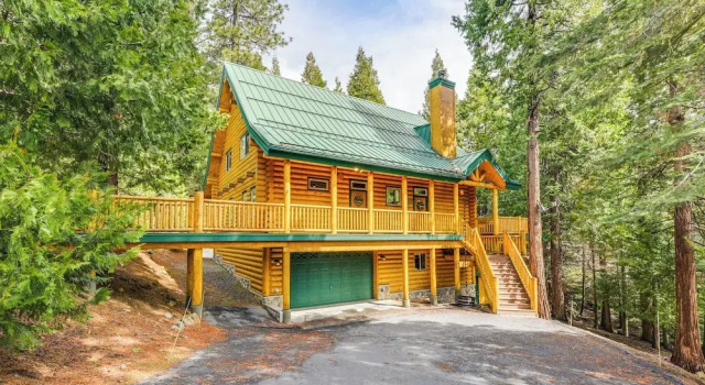 Коттедж Mountain Cabin w/ Hot Tub: 4 Mi to Shaver Lake!