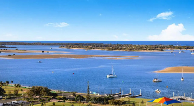 Апартаменты Palmerston Tower on Southport Broadwater