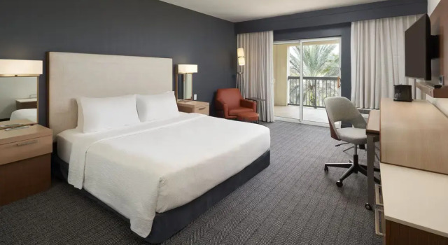 Двухместный номер Standard с балконом Courtyard by Marriott Fort Lauderdale Weston
