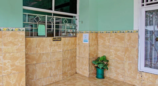 SPOT ON 92445 Mutiara Indah Hotel, Prenota Hotel Hotel a Klaten con parcheggio, Parcheggio