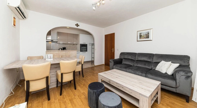 Stunning Apartment in Solin With Wifi and 2 Bedrooms, Rezerwuj Apartament Solin Split Region