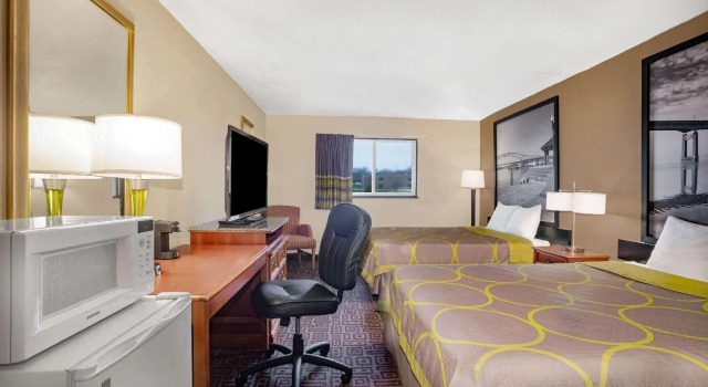 Четырёхместный номер Standard Super 8 by Wyndham Fort Madison