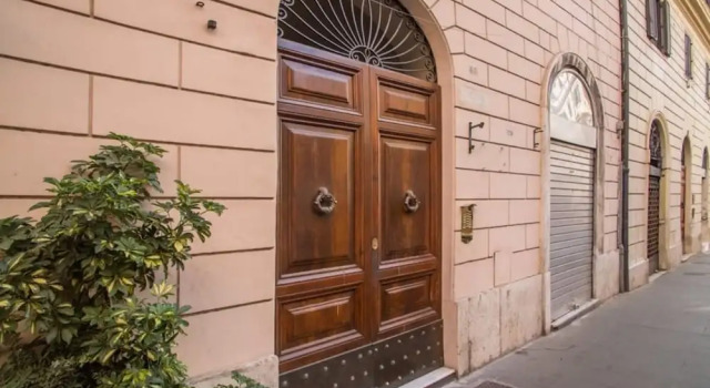 Mrs Julie Guesthouse, Забронировать Отель Рионе Монти Рим, рядом с Посольство США в Риме