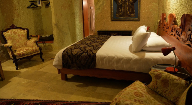 Canyon Cave Hotel