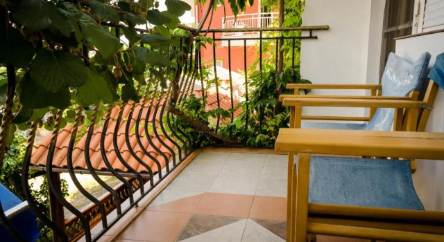 Трёхместный номер Standard с балконом и с красивым видом из окна Kalypso Hotel