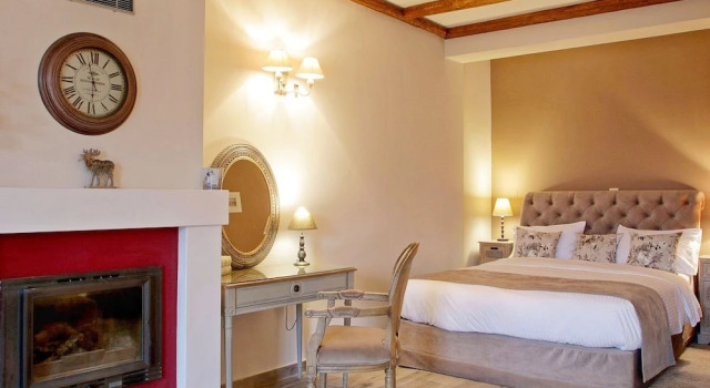 Люкс Deluxe AlmondHouse Suites with Fireplace