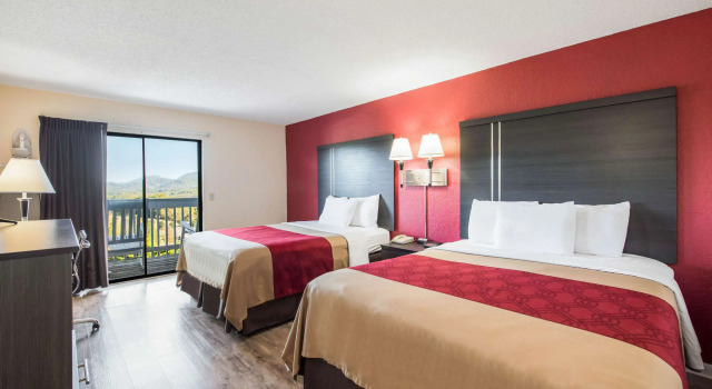 Четырёхместный номер Standard Econo Lodge Waynesville