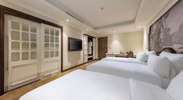 Трёхместный номер Standard Heritage Ham Long Hotel and Spa