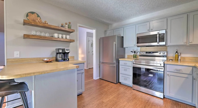 Modern Fayetteville Home < 1 Mi to U of A!, Varaa Lomakoti Fayetteville 