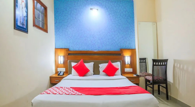 OYO 15782 Hotel Royal Residency